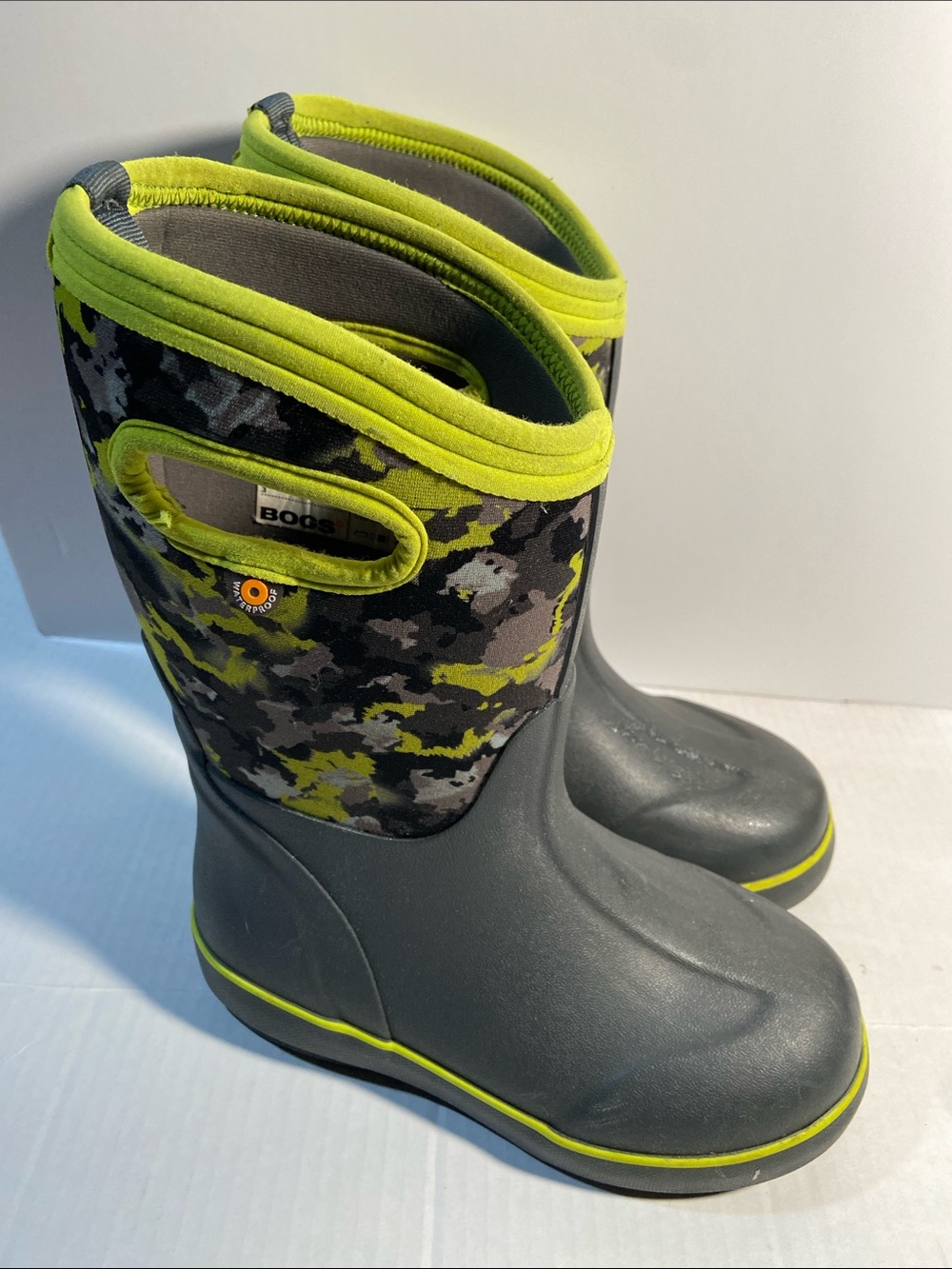Kids Sz 2 Waterproof Bogs Boots -rated for -30 C/-34 F